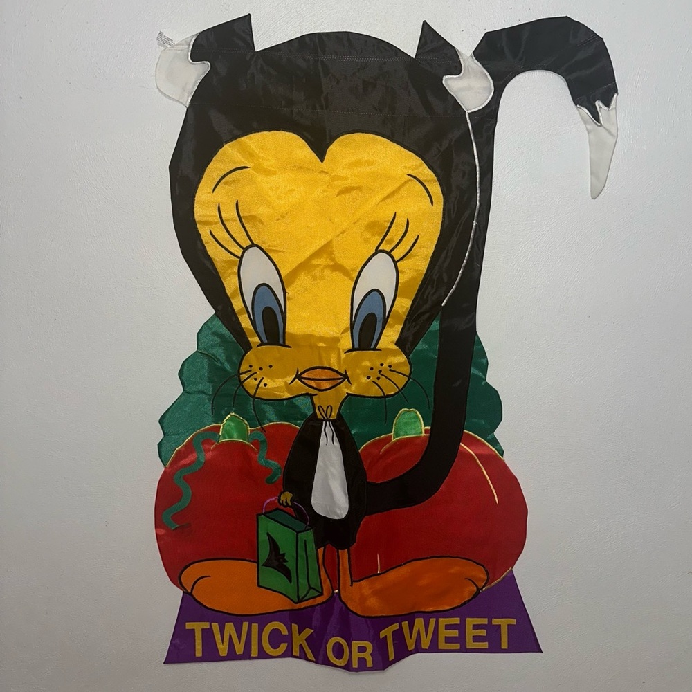 Vtg 1999 Tweety Bird “Twick or Tweet” Halloween Flag - Picture 2 of 7